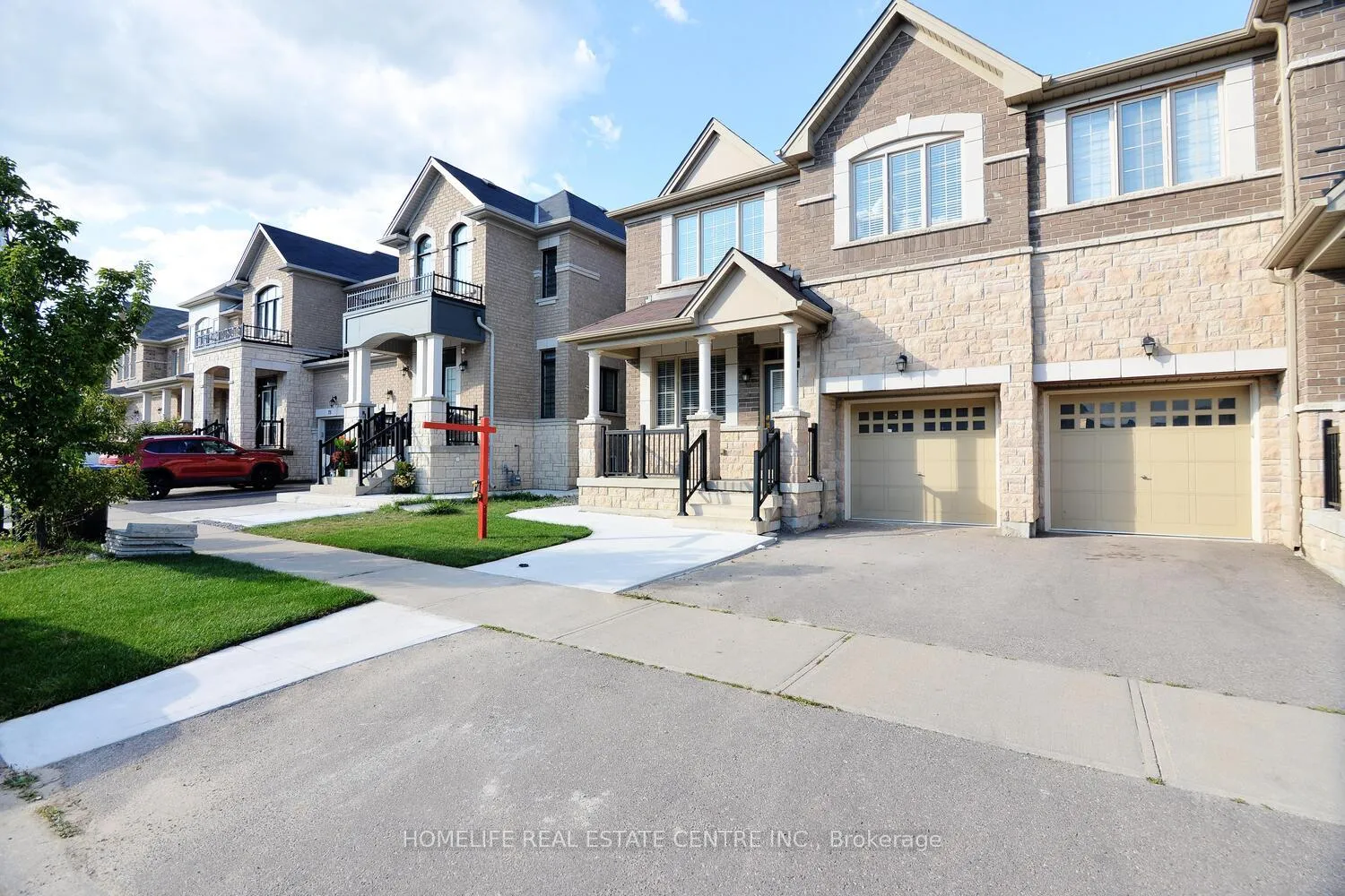 Photo 3 of 71 Villadowns Trail, Brampton, Sandringham-Wellington North — HOMEH