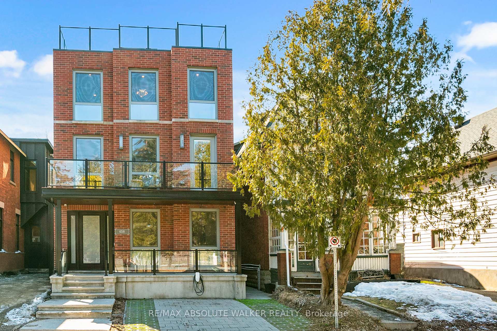 Front of 658 O'Connor Street