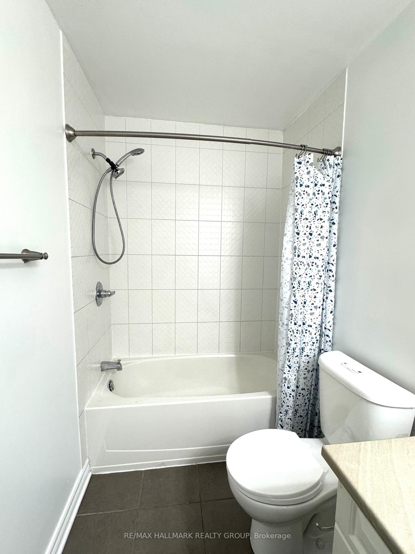 Photo 10 of 126B Lindenshade Drive, Ottawa, Barrhaven - Strandherd — HOMEH