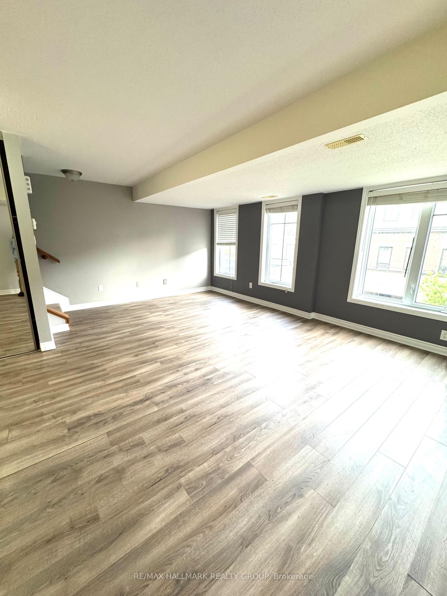 Photo 18 of 126B Lindenshade Drive, Ottawa, Barrhaven - Strandherd — HOMEH