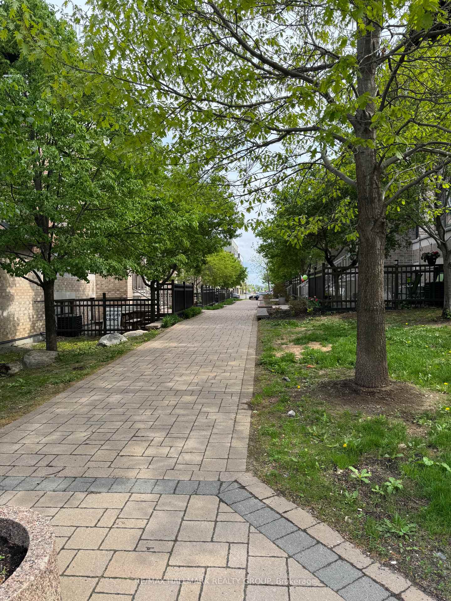 Photo 21 of 126B Lindenshade Drive, Ottawa, Barrhaven - Strandherd — HOMEH