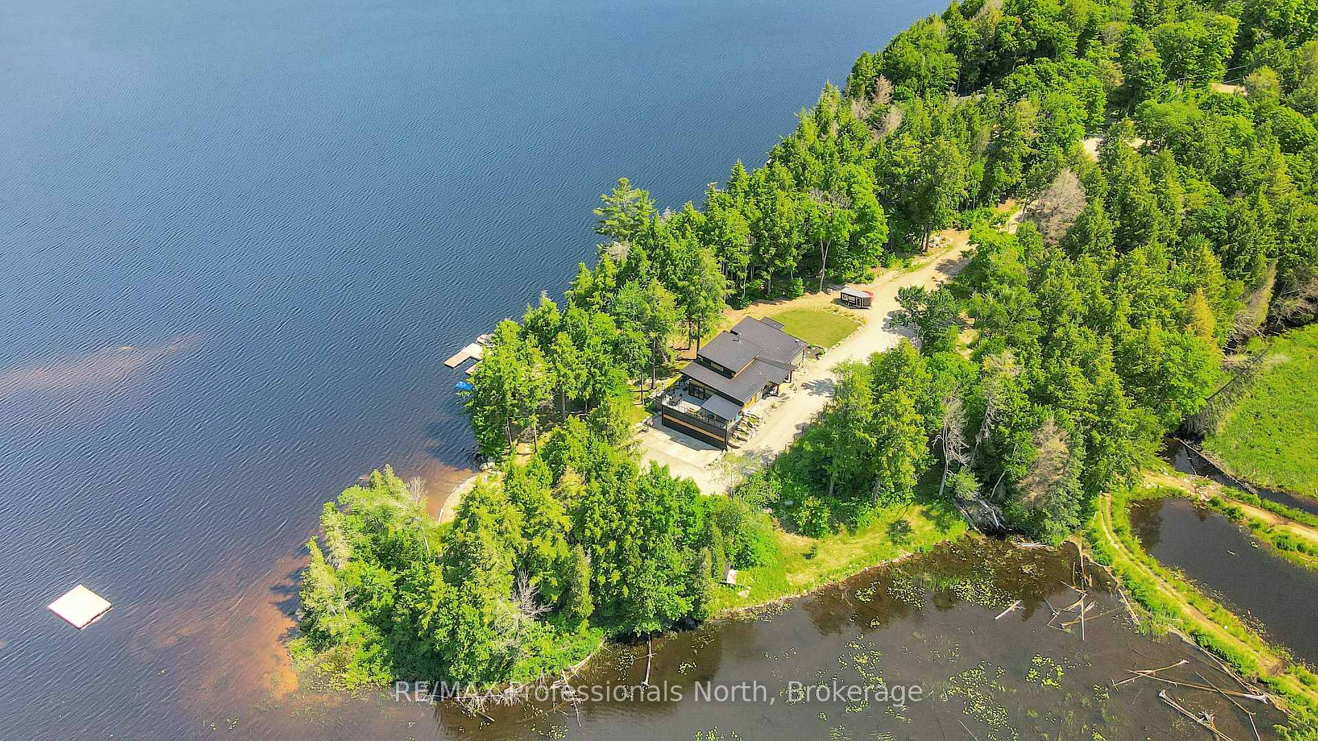 Photo 3 of 1046 Lone Wolf Crescent, Minden Hills, Lutterworth — HOMEH