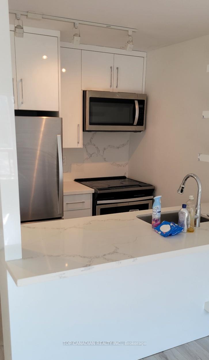 Front of Unit 609, 887 Bay Street