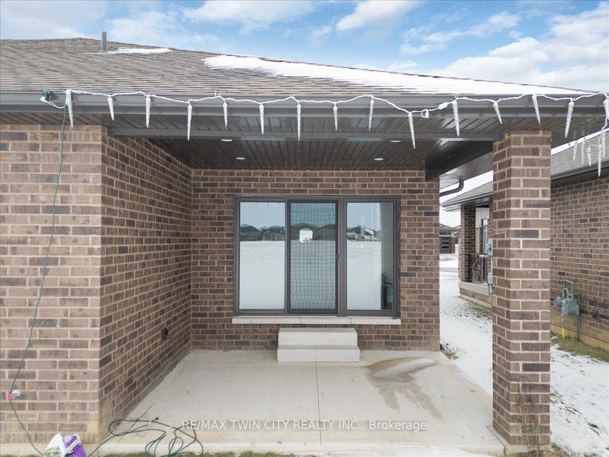 Photo 34 of 69 Bordeaux Place, Chatham-Kent, Chatham — HOMEH