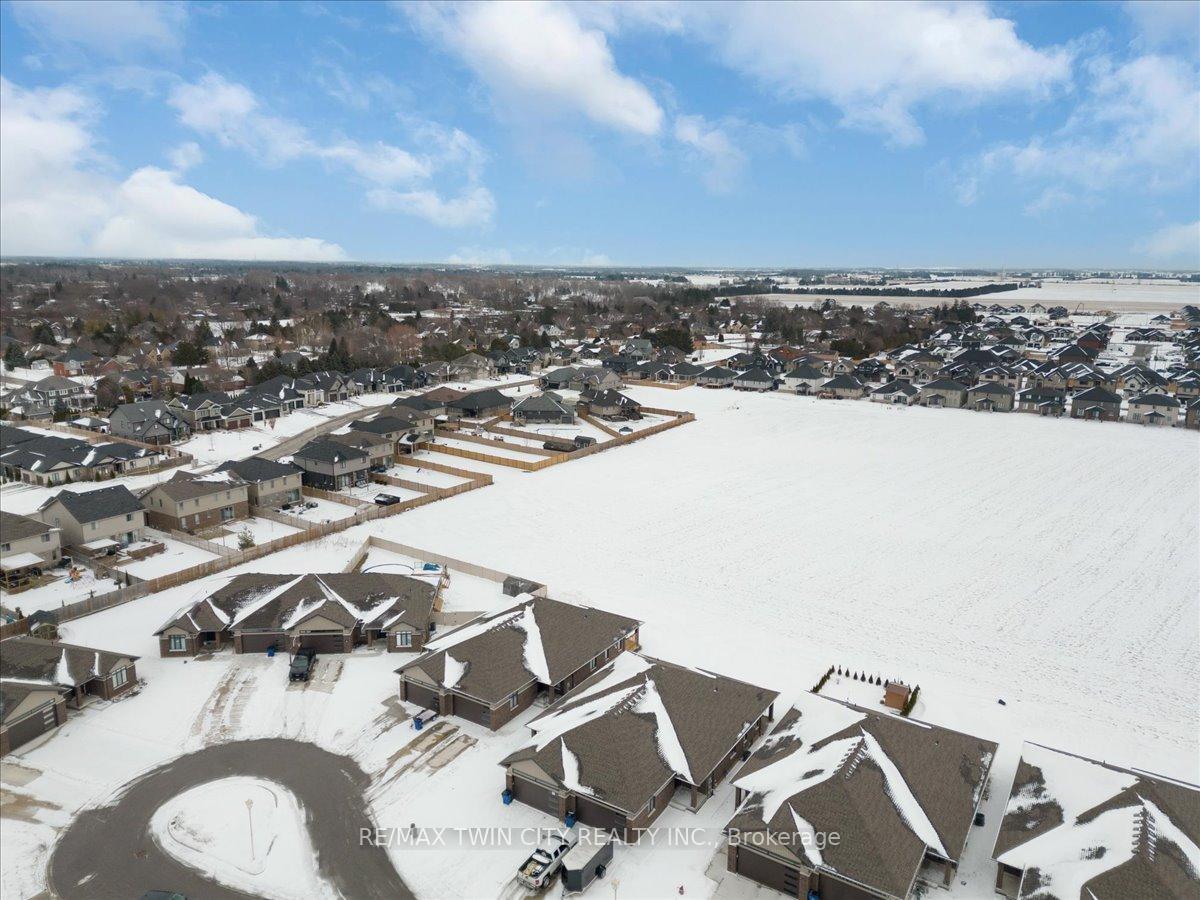 Photo 38 of 69 Bordeaux Place, Chatham-Kent, Chatham — HOMEH