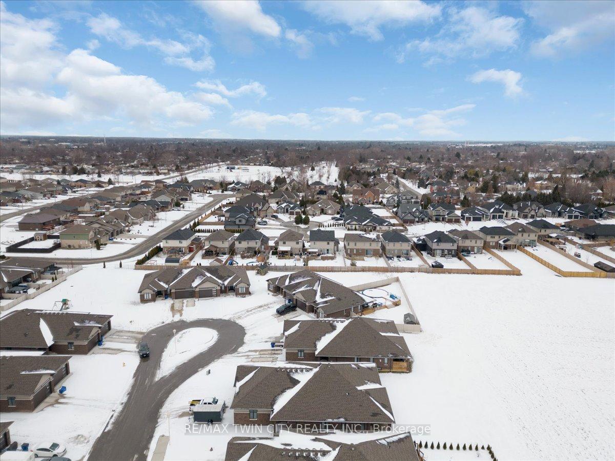 Photo 40 of 69 Bordeaux Place, Chatham-Kent, Chatham — HOMEH