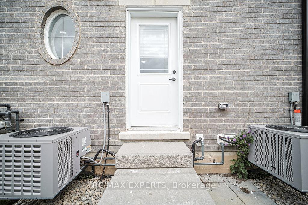 Front of Unit 2, 426 Veterans Drive