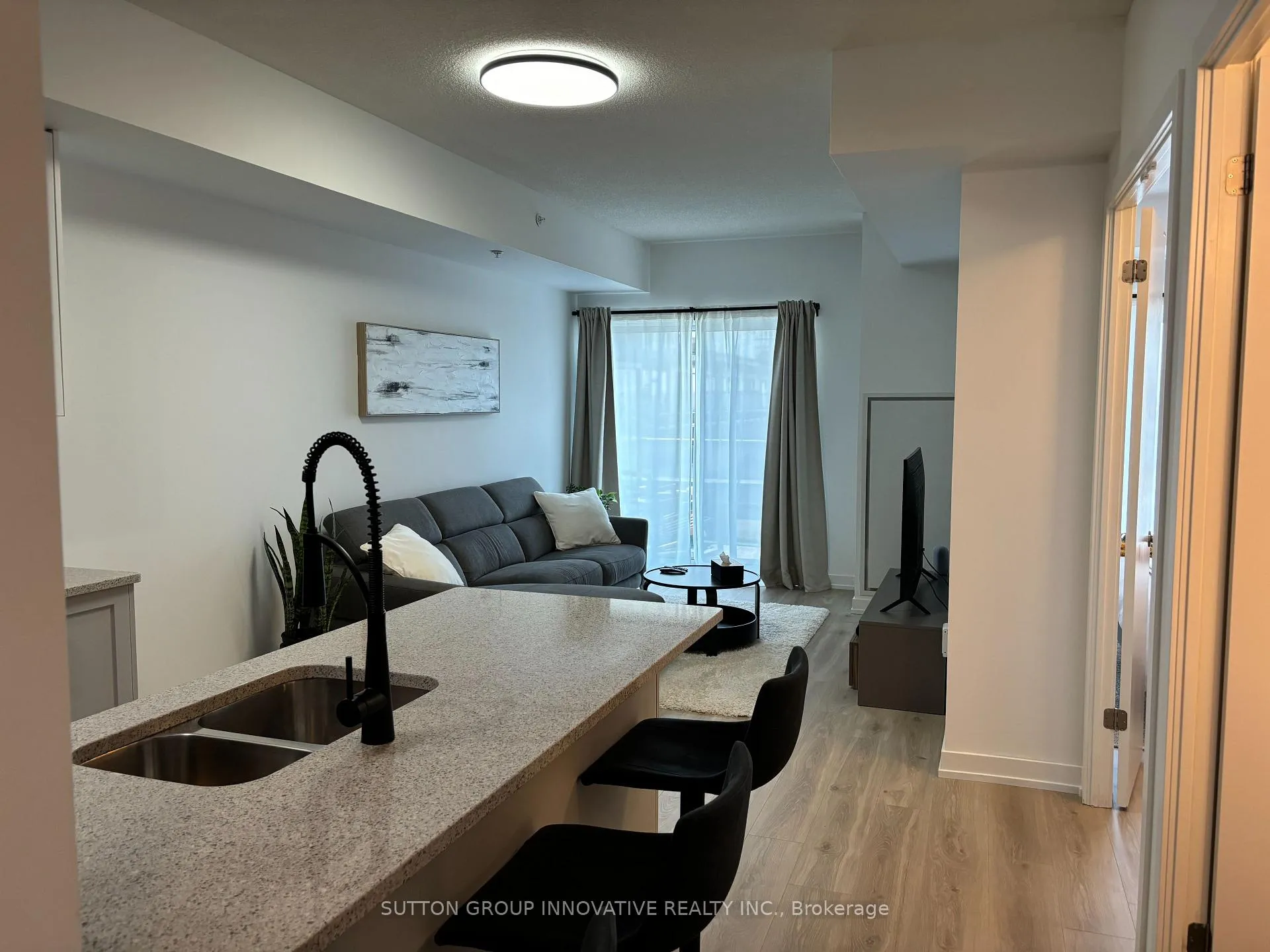Photo 2 of Unit 204, 550 North Service Road, Grimsby, Grimsby Beach — HOMEH
