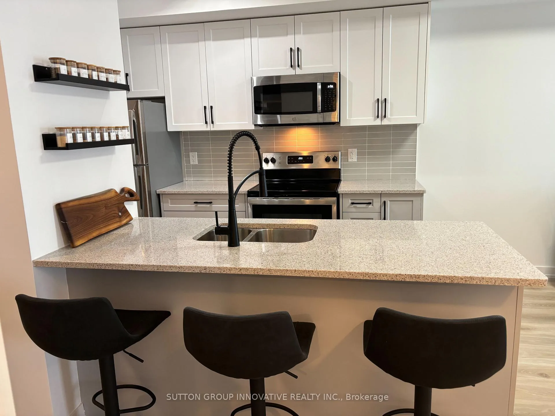 Photo 3 of Unit 204, 550 North Service Road, Grimsby, Grimsby Beach — HOMEH