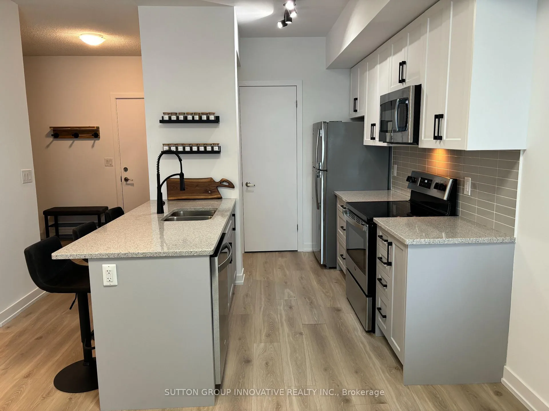 Photo 5 of Unit 204, 550 North Service Road, Grimsby, Grimsby Beach — HOMEH