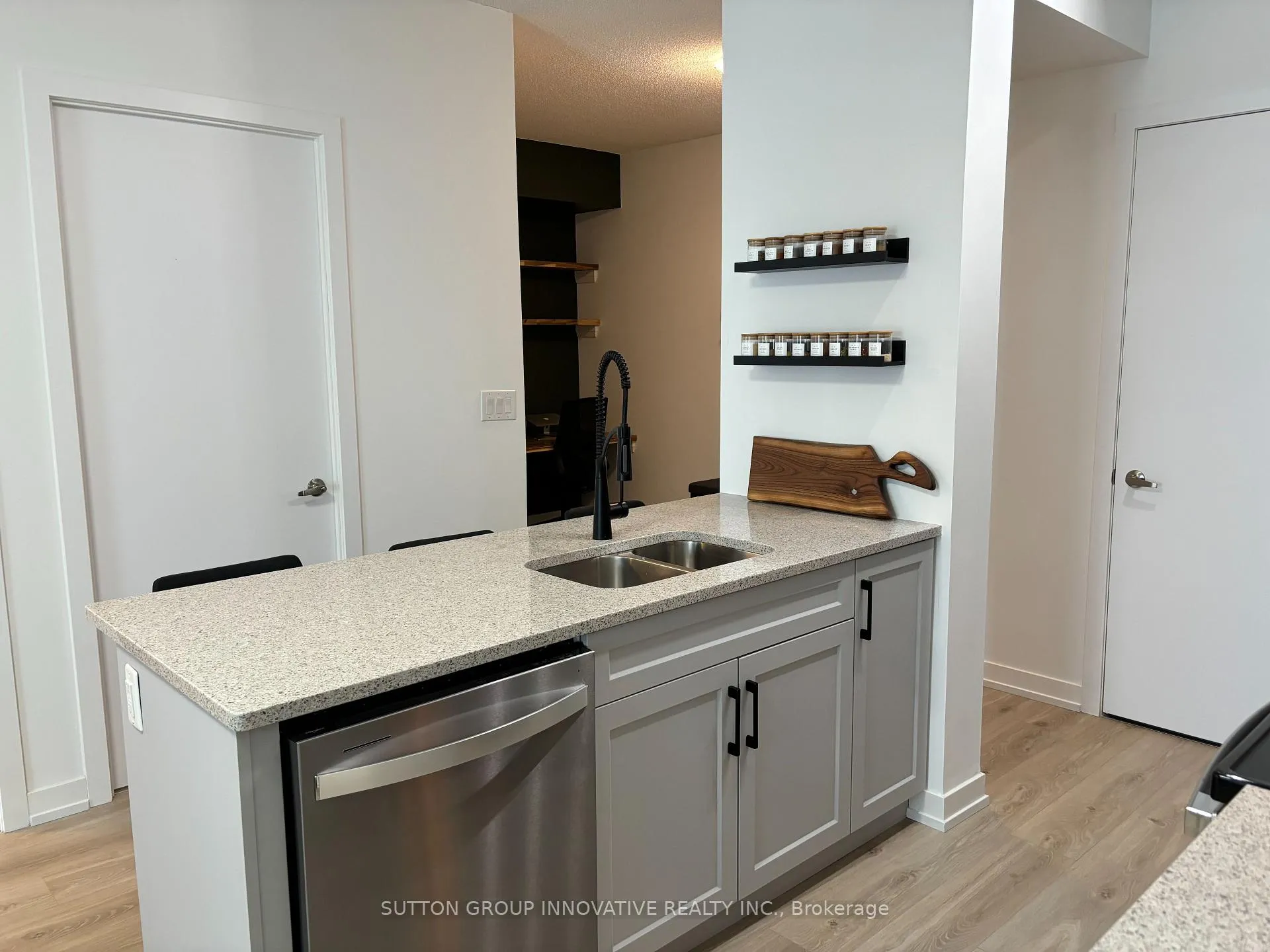 Photo 8 of Unit 204, 550 North Service Road, Grimsby, Grimsby Beach — HOMEH