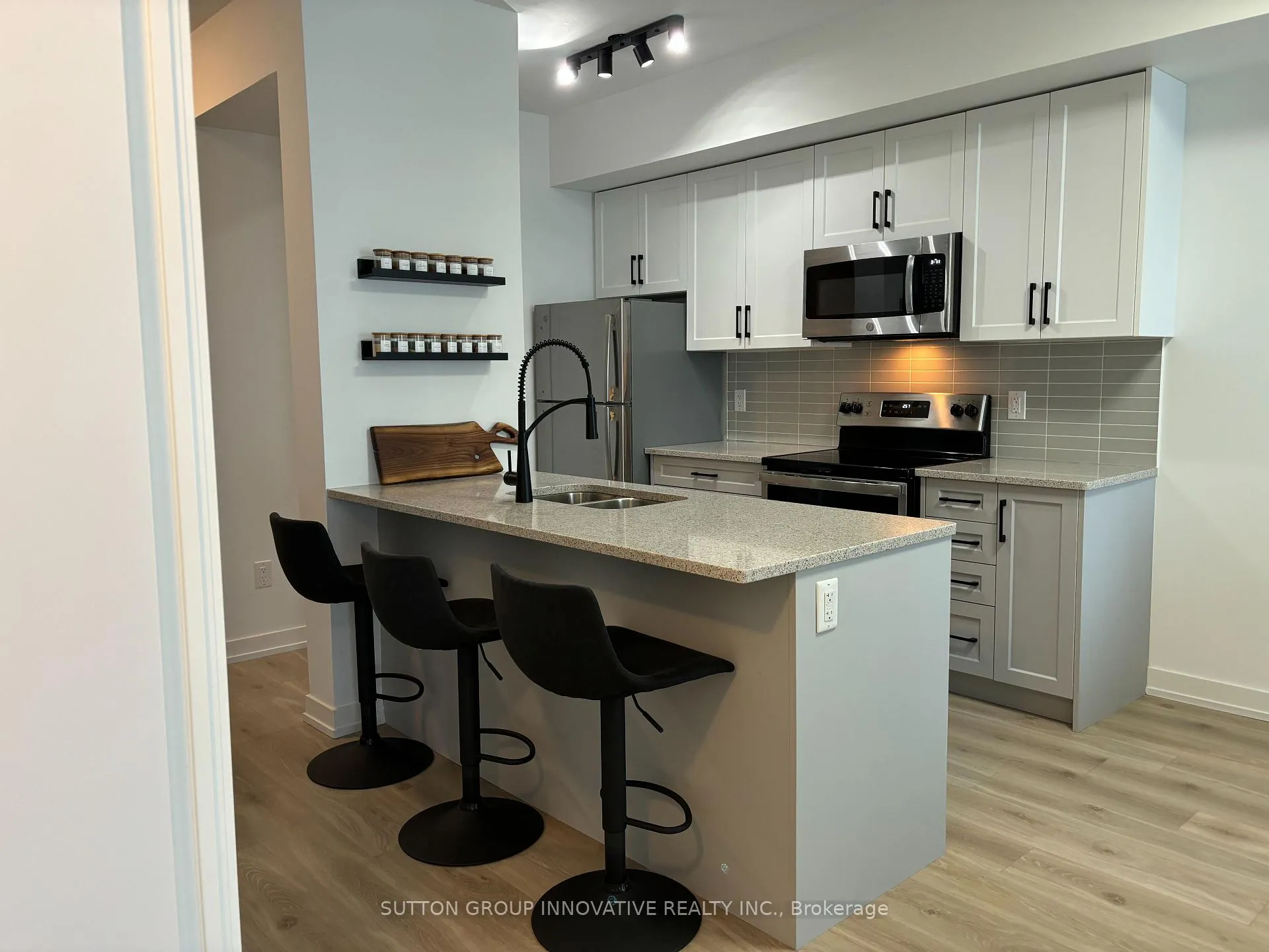 Photo 10 of Unit 204, 550 North Service Road, Grimsby, Grimsby Beach — HOMEH