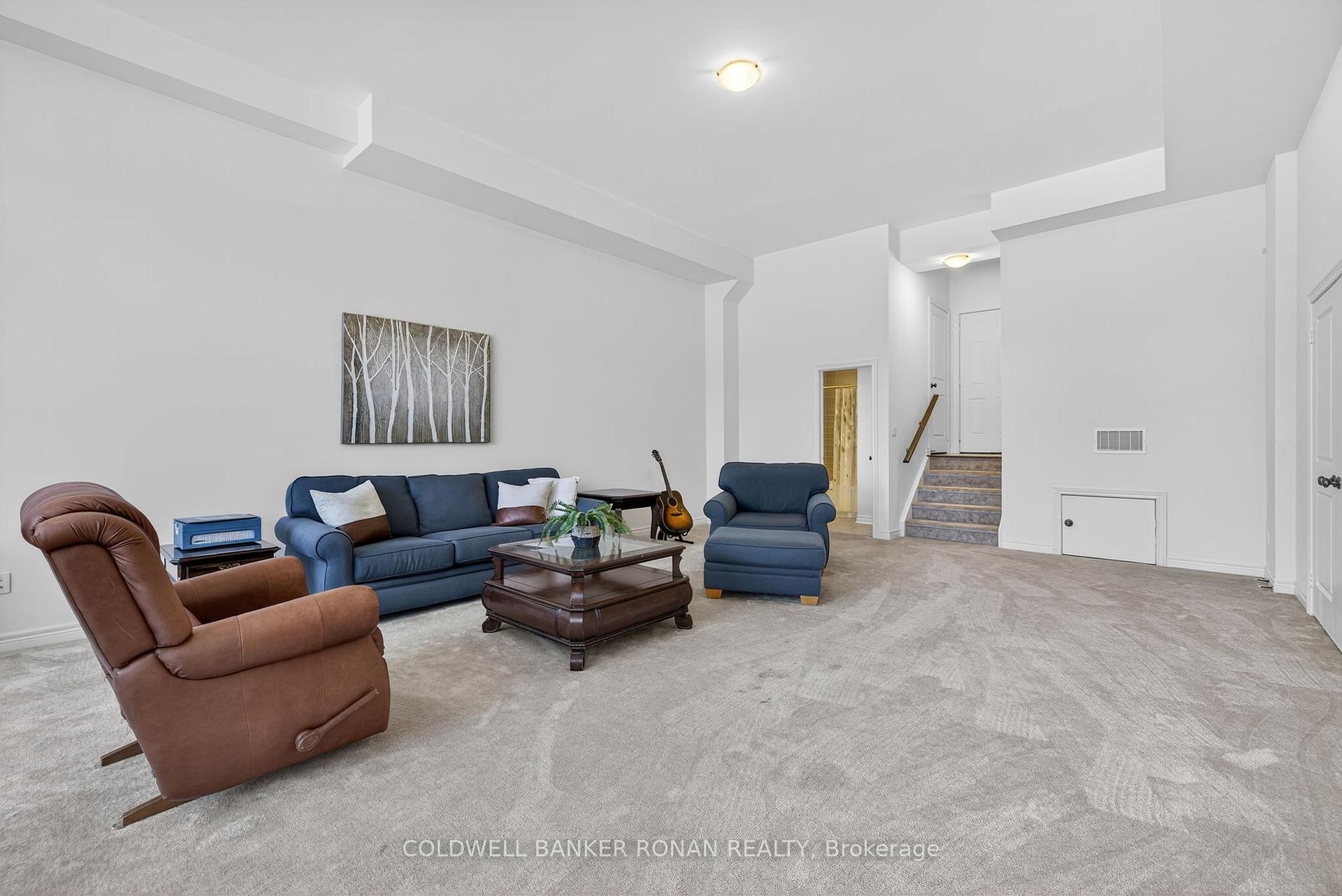 Photo 4 of 10 McCardy Court, Caledon, Caledon East — HOMEH