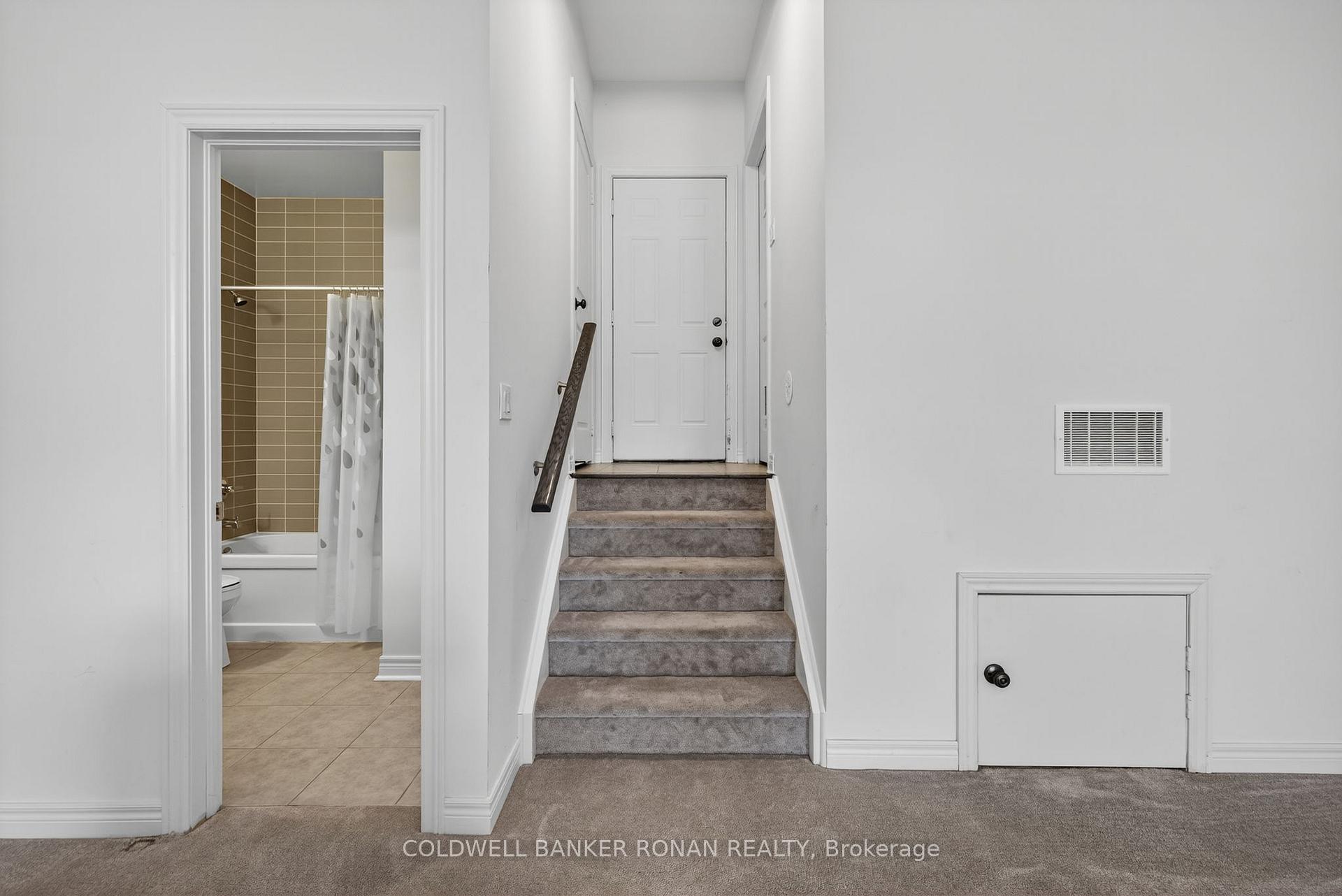Photo 7 of 10 McCardy Court, Caledon, Caledon East — HOMEH