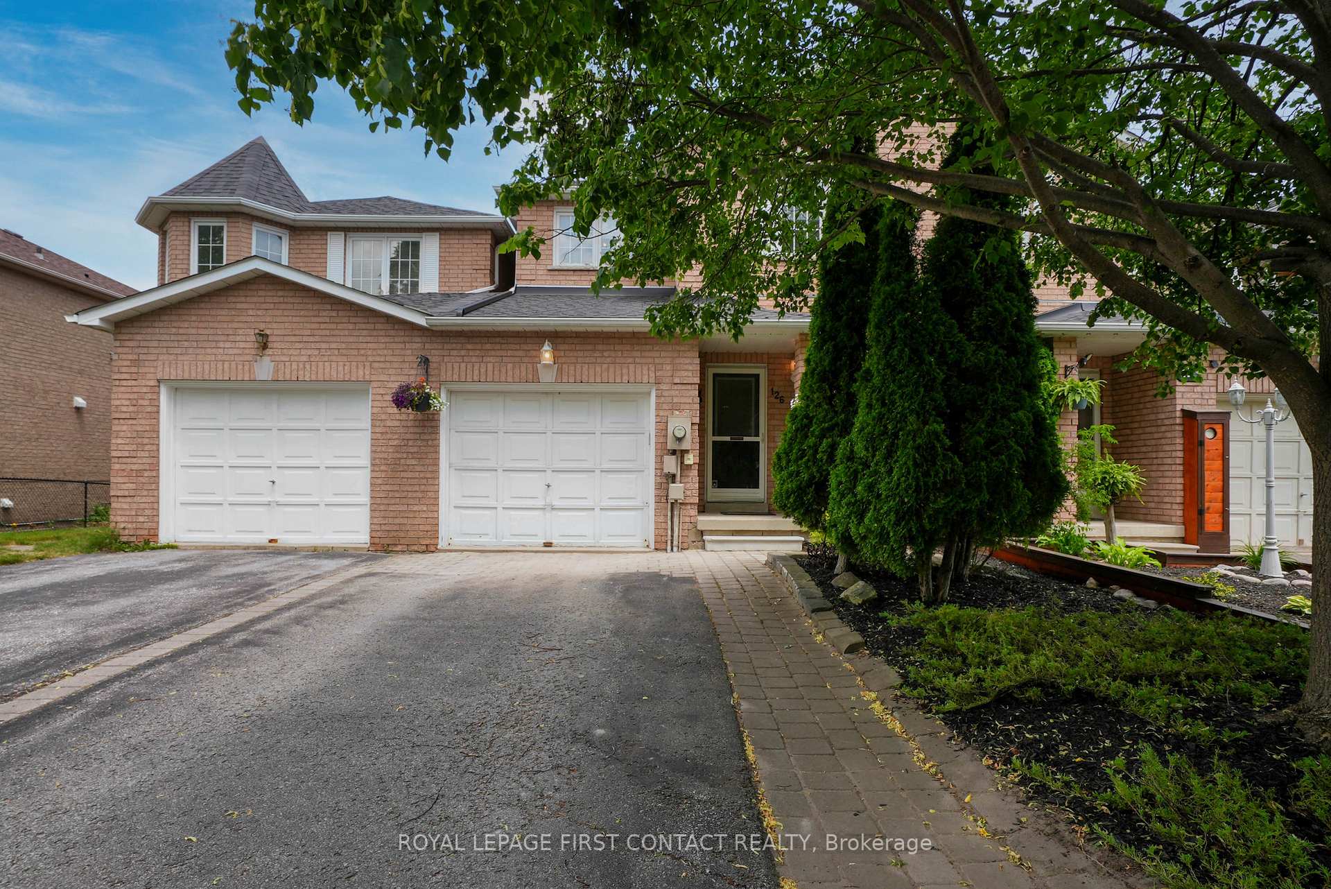 Photo 2 of 126 Bruce Crescent, Barrie, Bayshore — HOMEH