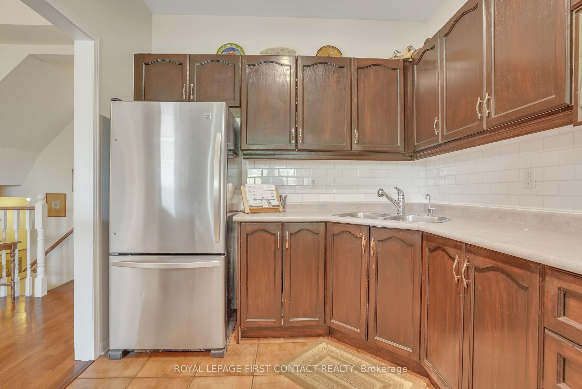 Photo 11 of 126 Bruce Crescent, Barrie, Bayshore — HOMEH