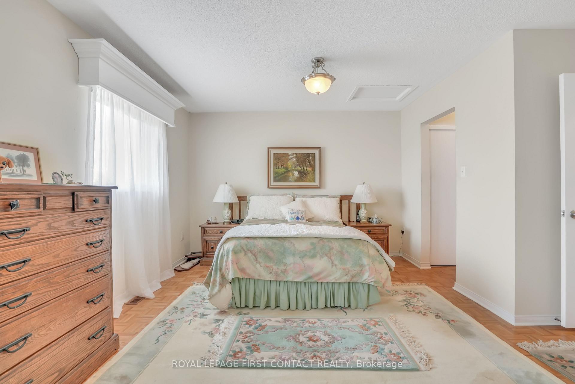 Photo 15 of 126 Bruce Crescent, Barrie, Bayshore — HOMEH