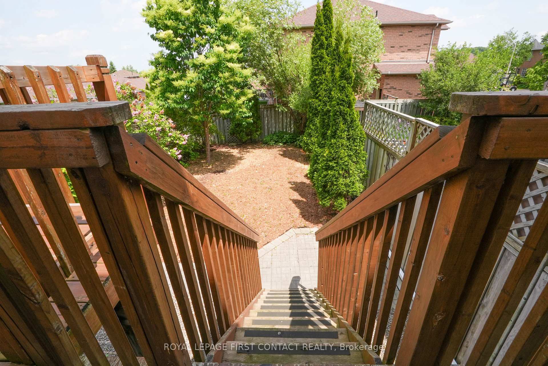 Photo 29 of 126 Bruce Crescent, Barrie, Bayshore — HOMEH