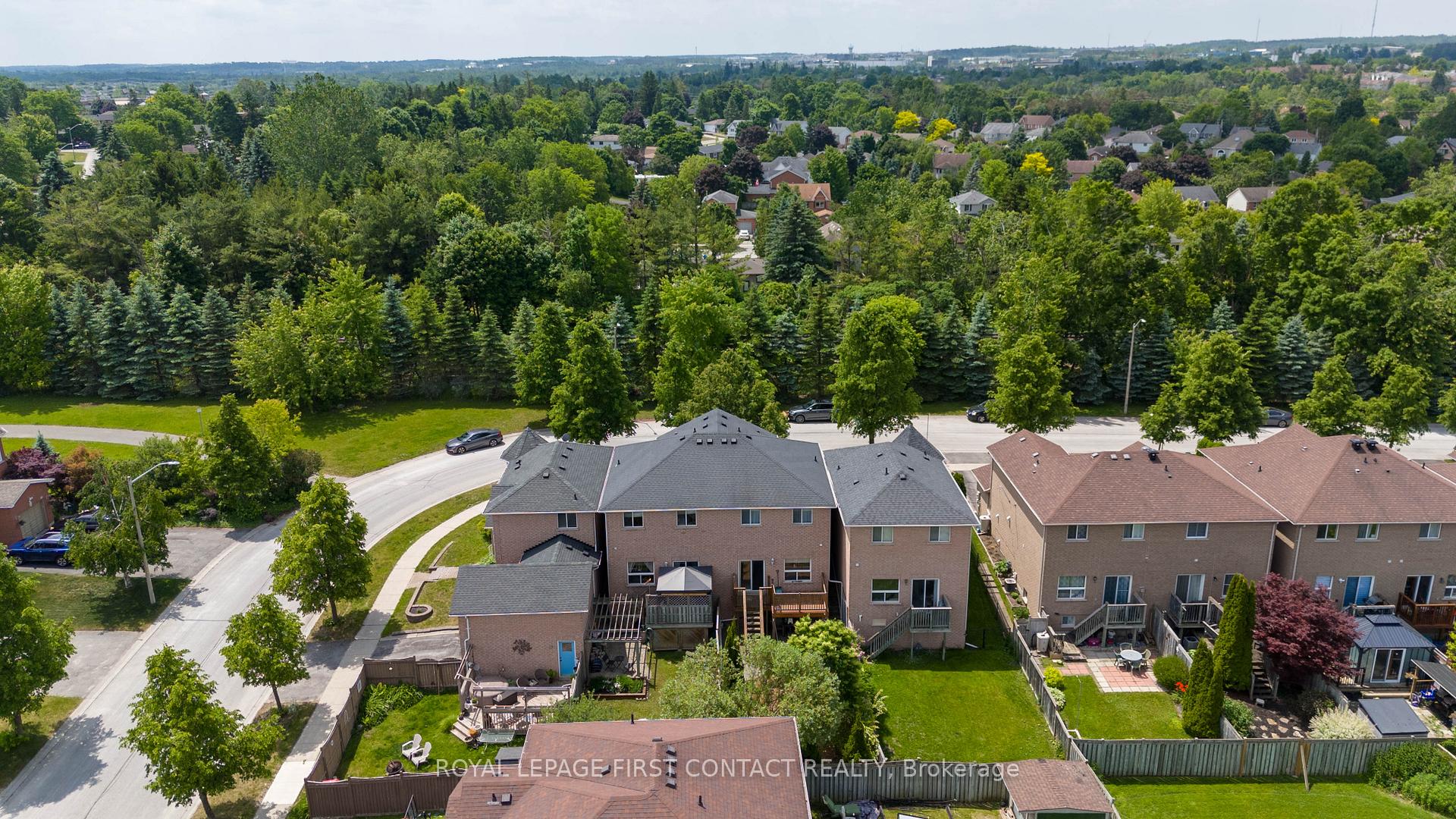 Photo 33 of 126 Bruce Crescent, Barrie, Bayshore — HOMEH