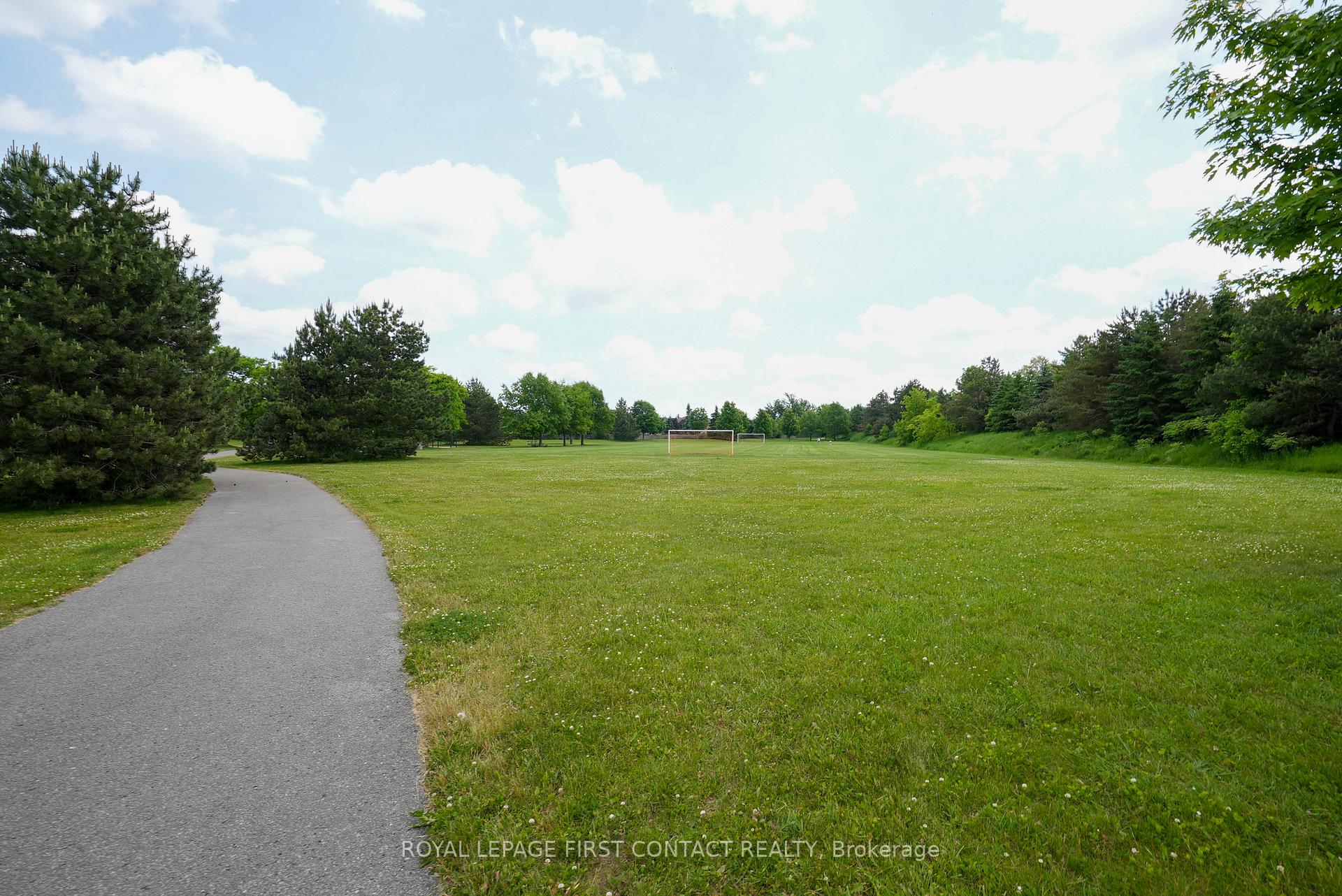 Photo 37 of 126 Bruce Crescent, Barrie, Bayshore — HOMEH