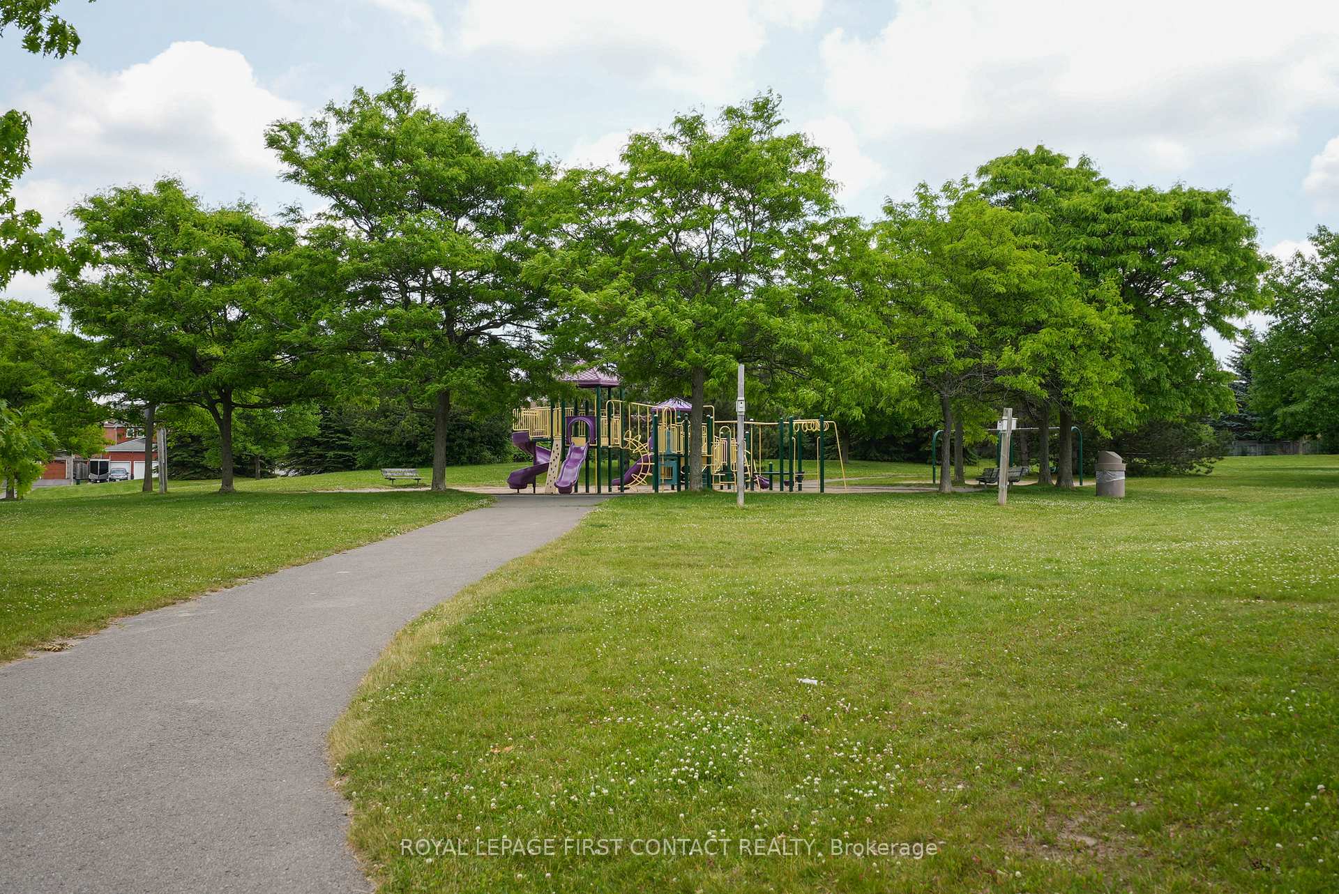 Photo 38 of 126 Bruce Crescent, Barrie, Bayshore — HOMEH
