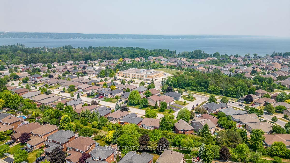 Photo 41 of 126 Bruce Crescent, Barrie, Bayshore — HOMEH