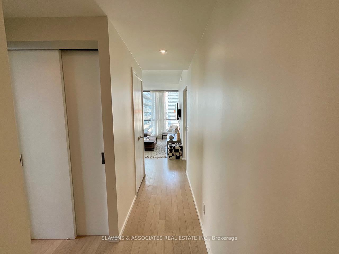 Photo 4 of Unit 2803, 8 Charlotte Street, Toronto, Waterfront Communities — HOMEH