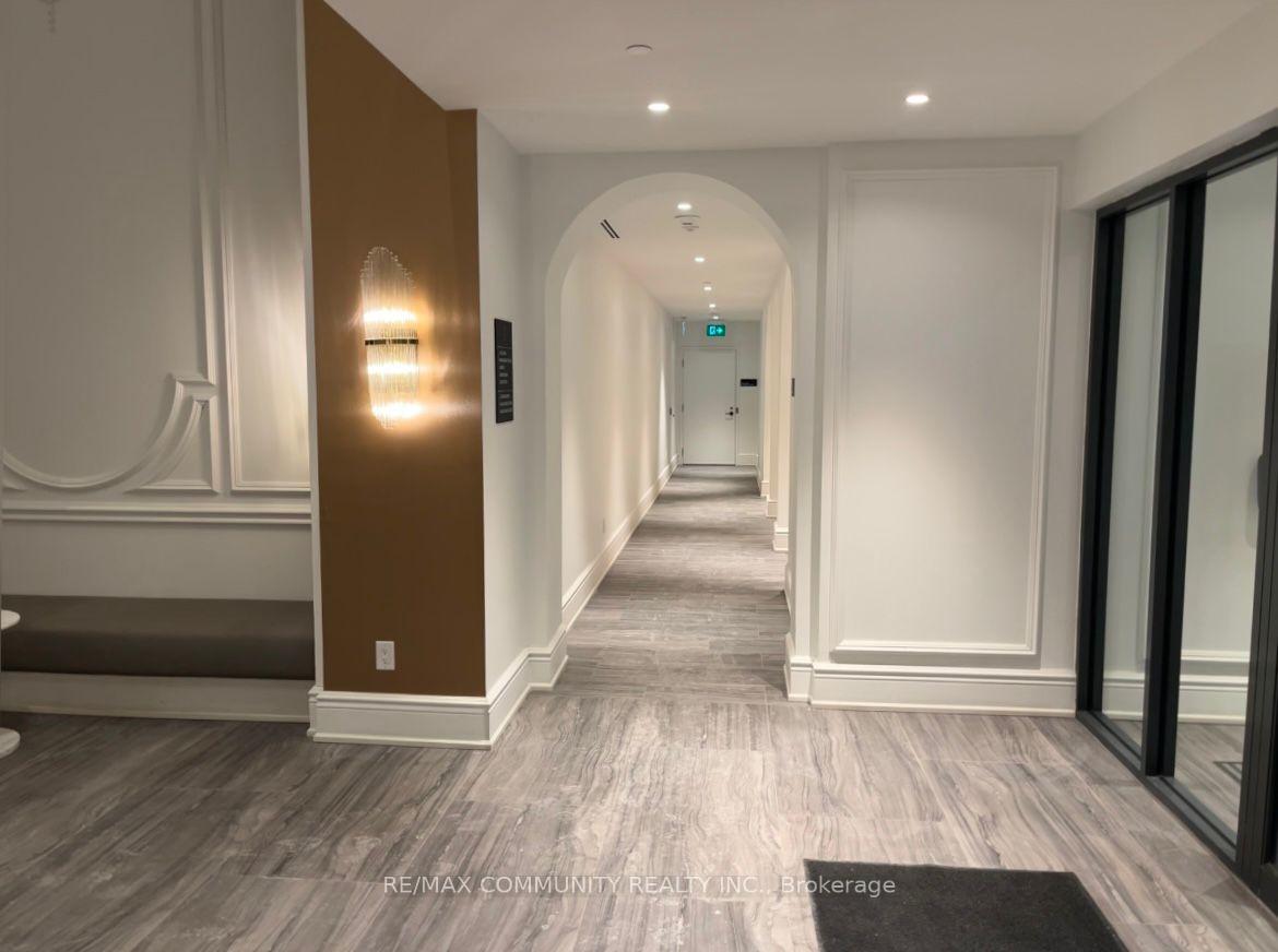 Photo 2 of Unit 301, 8 Cedarland Drive, Markham, Unionville — HOMEH