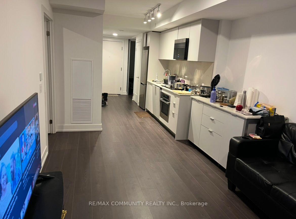 Photo 3 of Unit 301, 8 Cedarland Drive, Markham, Unionville — HOMEH
