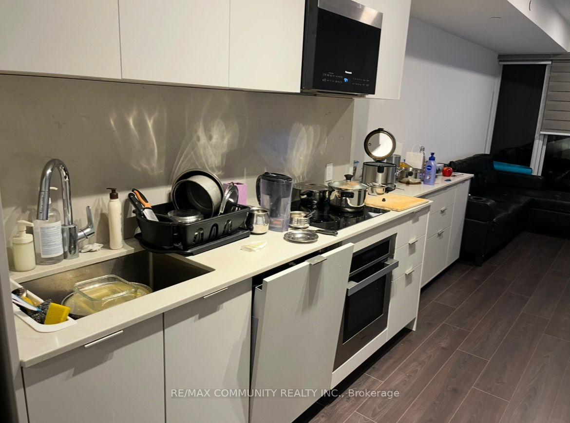 Photo 7 of Unit 301, 8 Cedarland Drive, Markham, Unionville — HOMEH