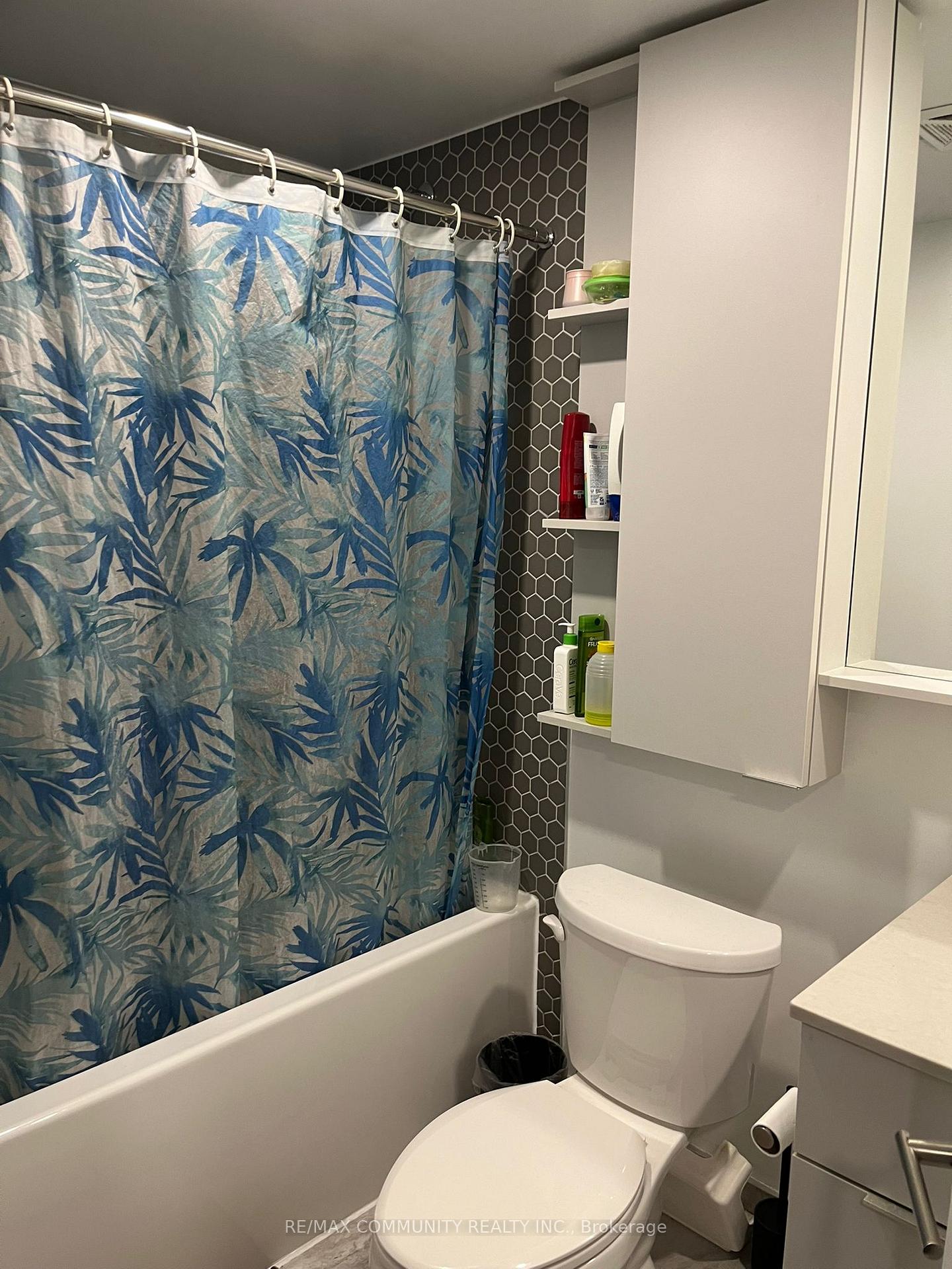 Photo 10 of Unit 301, 8 Cedarland Drive, Markham, Unionville — HOMEH