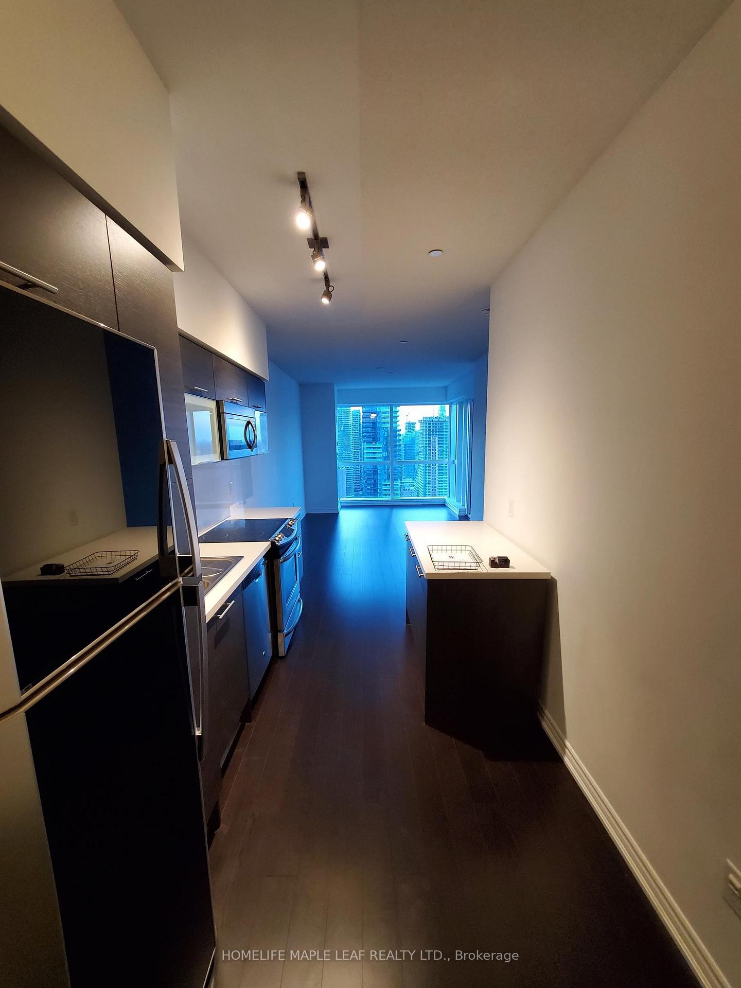 Photo 6 of Unit 4001, 386 Yonge Street, Toronto, Bay Street Corridor — HOMEH