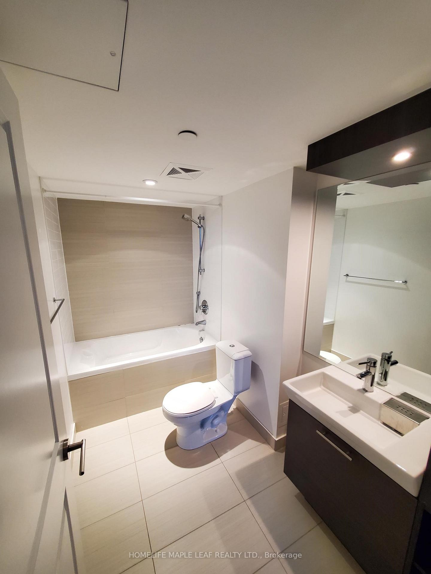 Photo 11 of Unit 4001, 386 Yonge Street, Toronto, Bay Street Corridor — HOMEH