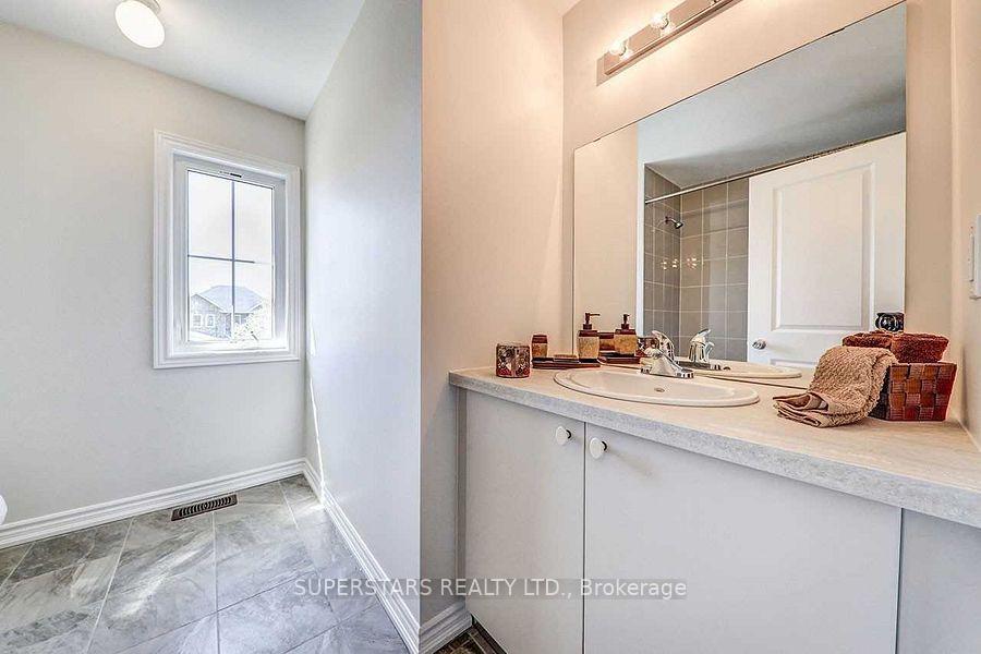 Photo 18 of 62 Ireland Street, Clarington, Bowmanville — HOMEH