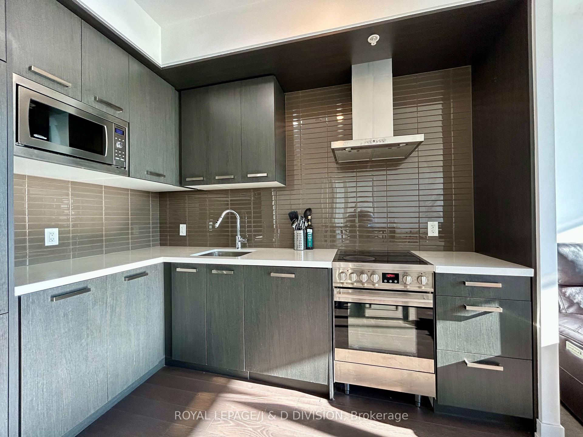 Photo 3 of Unit S805, 120 Bayview Avenue, Toronto, Waterfront Communities — HOMEH