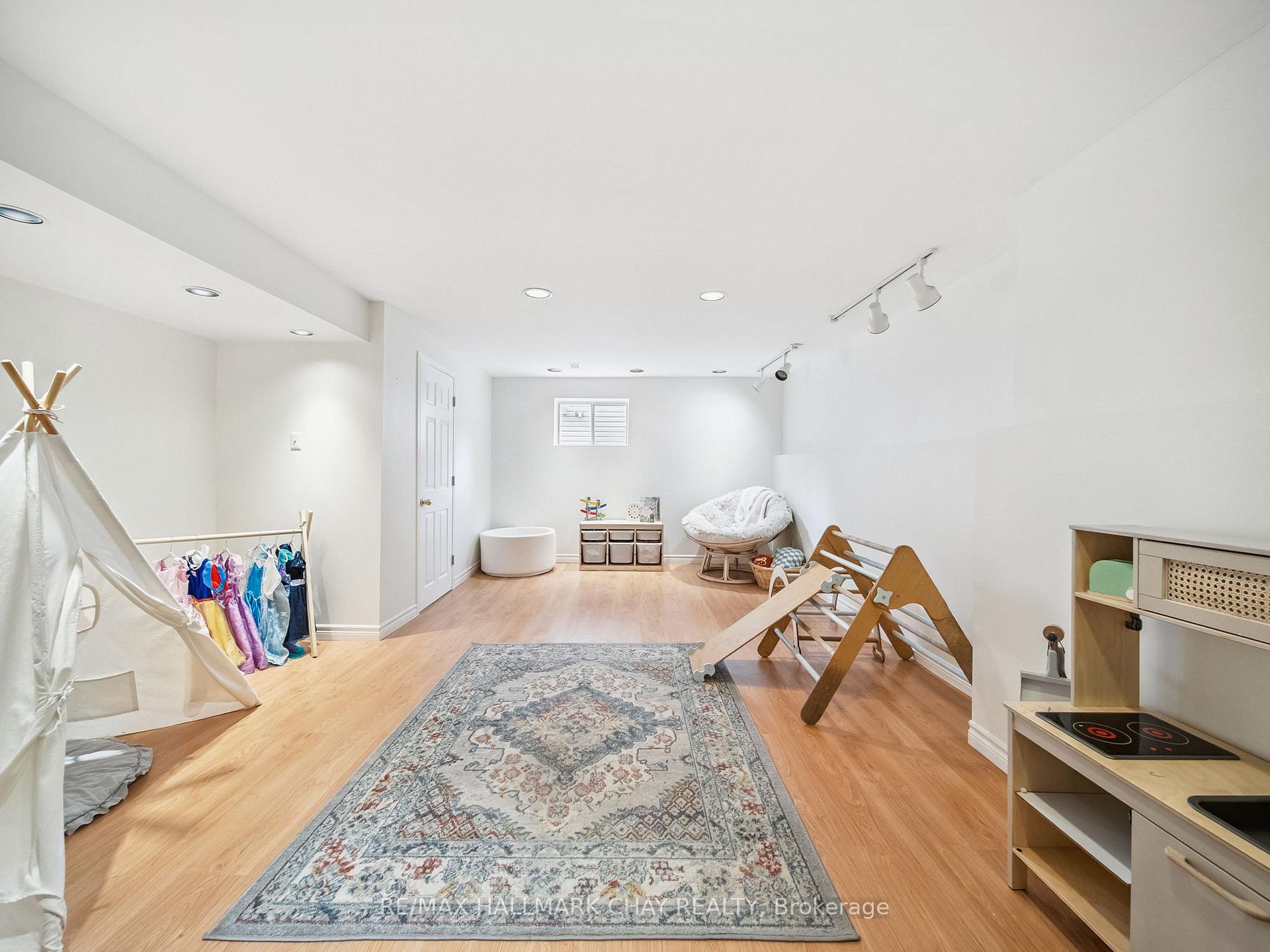 Photo 33 of 8 Darren Drive, Essa, Angus — HOMEH