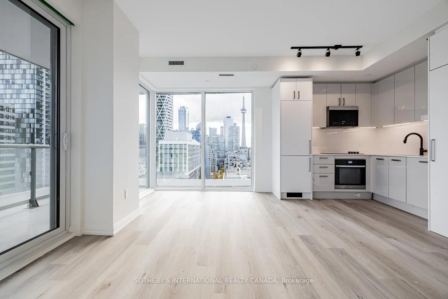Photo 11 of Unit 1705, 280 Dundas Street, Toronto, Kensington-Chinatown — HOMEH