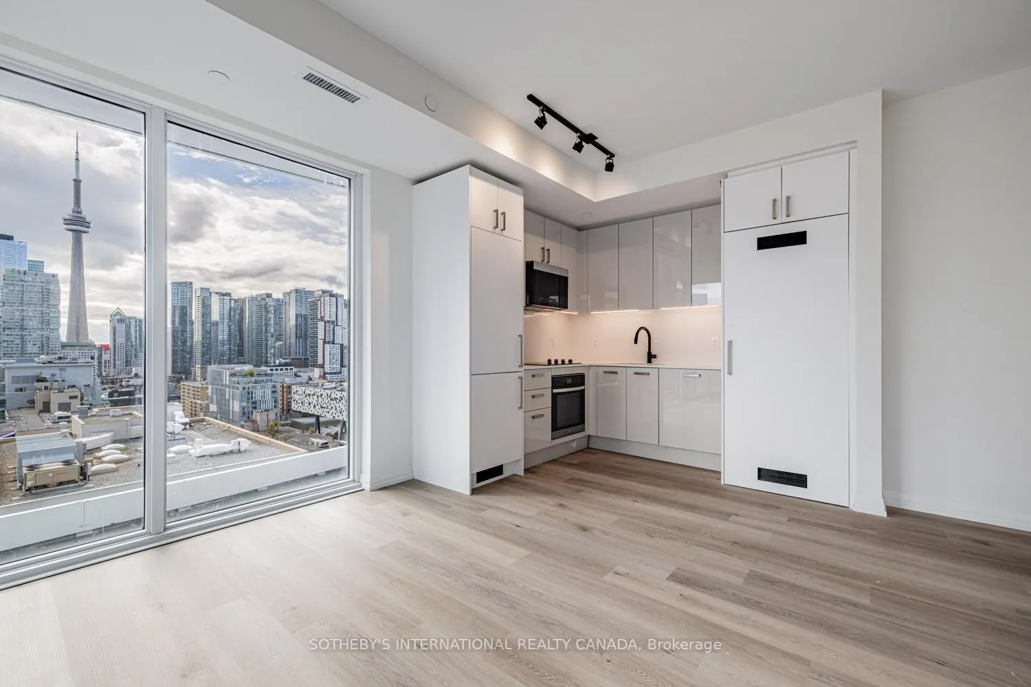 Photo 12 of Unit 1705, 280 Dundas Street, Toronto, Kensington-Chinatown — HOMEH