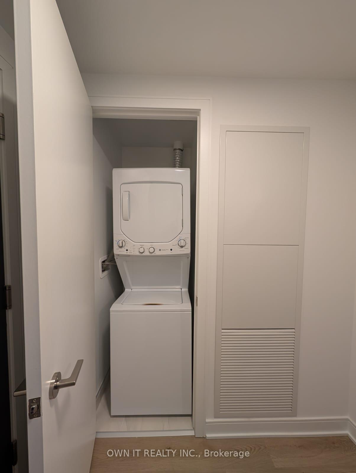 Front of Unit 805, 86 Dundas Street E