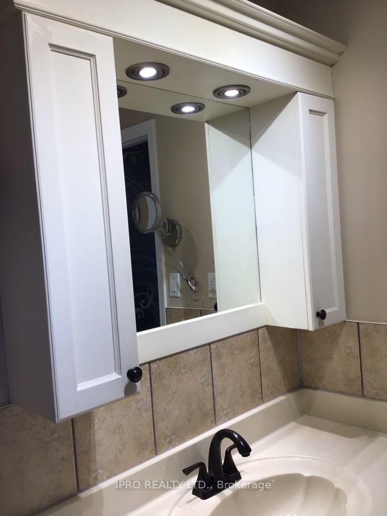 Photo 38 of 41 Marchmount Crescent, Brampton, Central Park — HOMEH