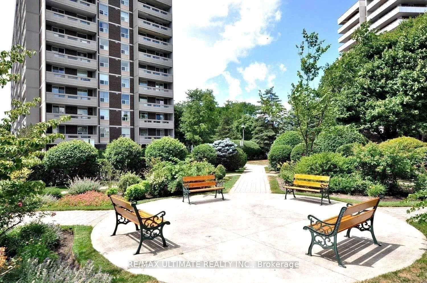 Photo 1 of Unit 309, 50 Inverlochy Boulevard, Markham, Royal Orchard — HOMEH