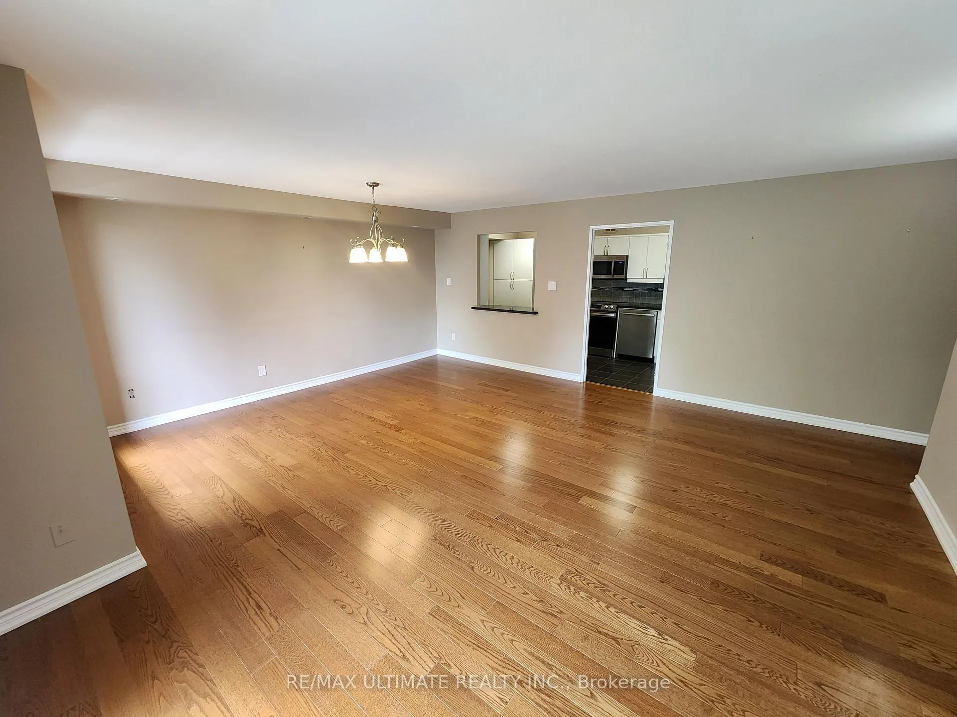 Photo 5 of Unit 309, 50 Inverlochy Boulevard, Markham, Royal Orchard — HOMEH