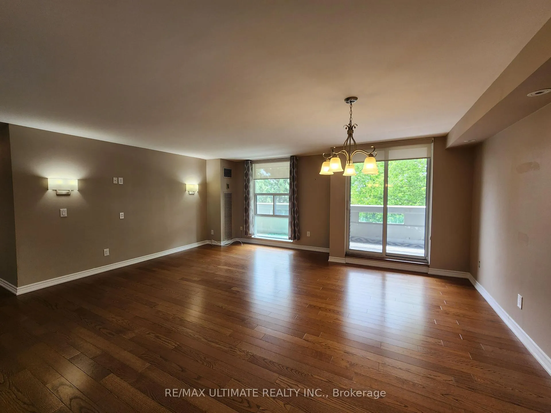 Photo 6 of Unit 309, 50 Inverlochy Boulevard, Markham, Royal Orchard — HOMEH