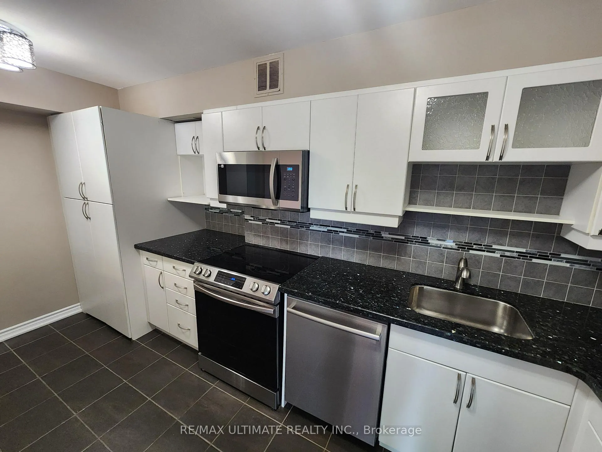 Photo 8 of Unit 309, 50 Inverlochy Boulevard, Markham, Royal Orchard — HOMEH