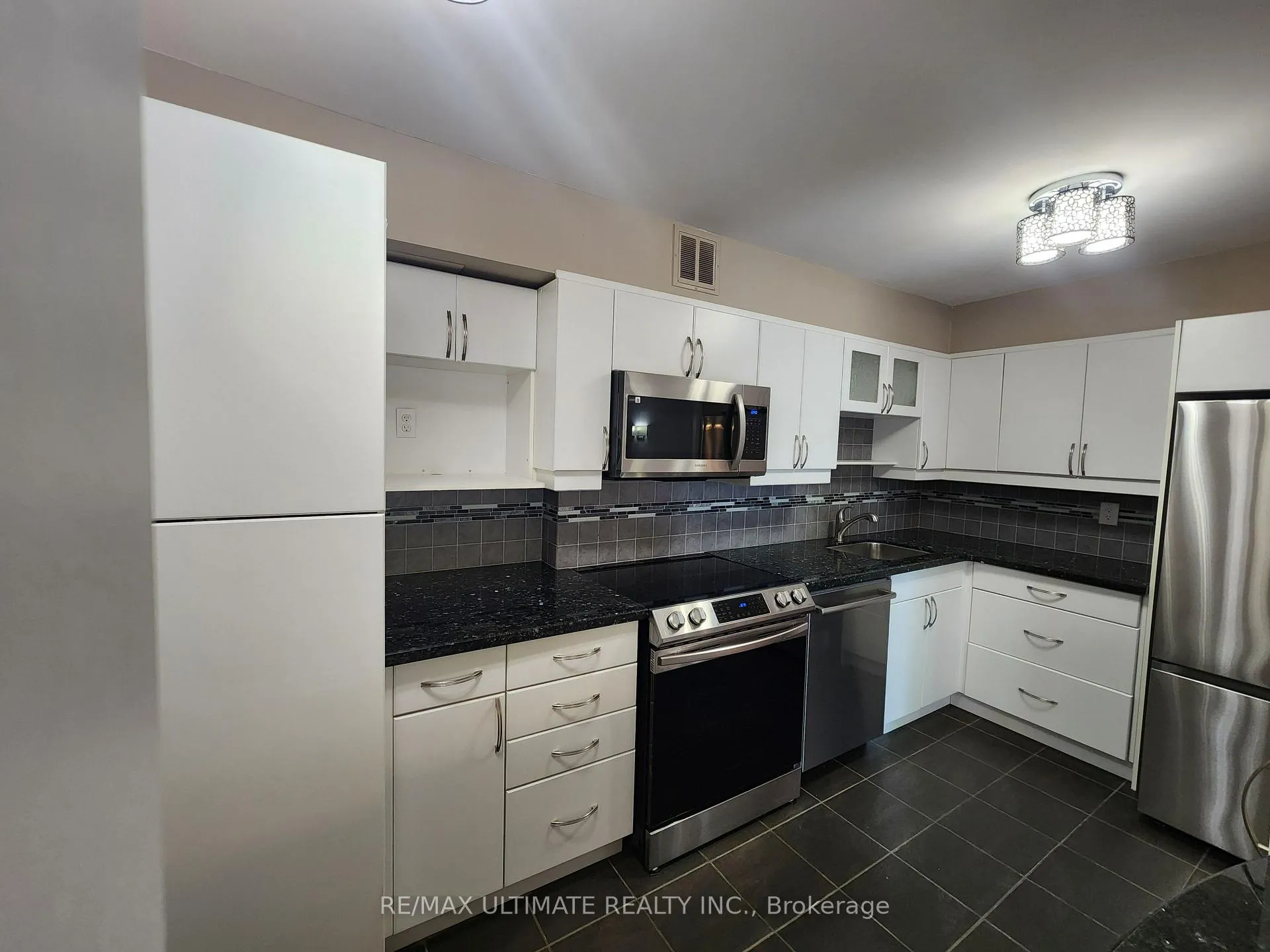 Photo 9 of Unit 309, 50 Inverlochy Boulevard, Markham, Royal Orchard — HOMEH