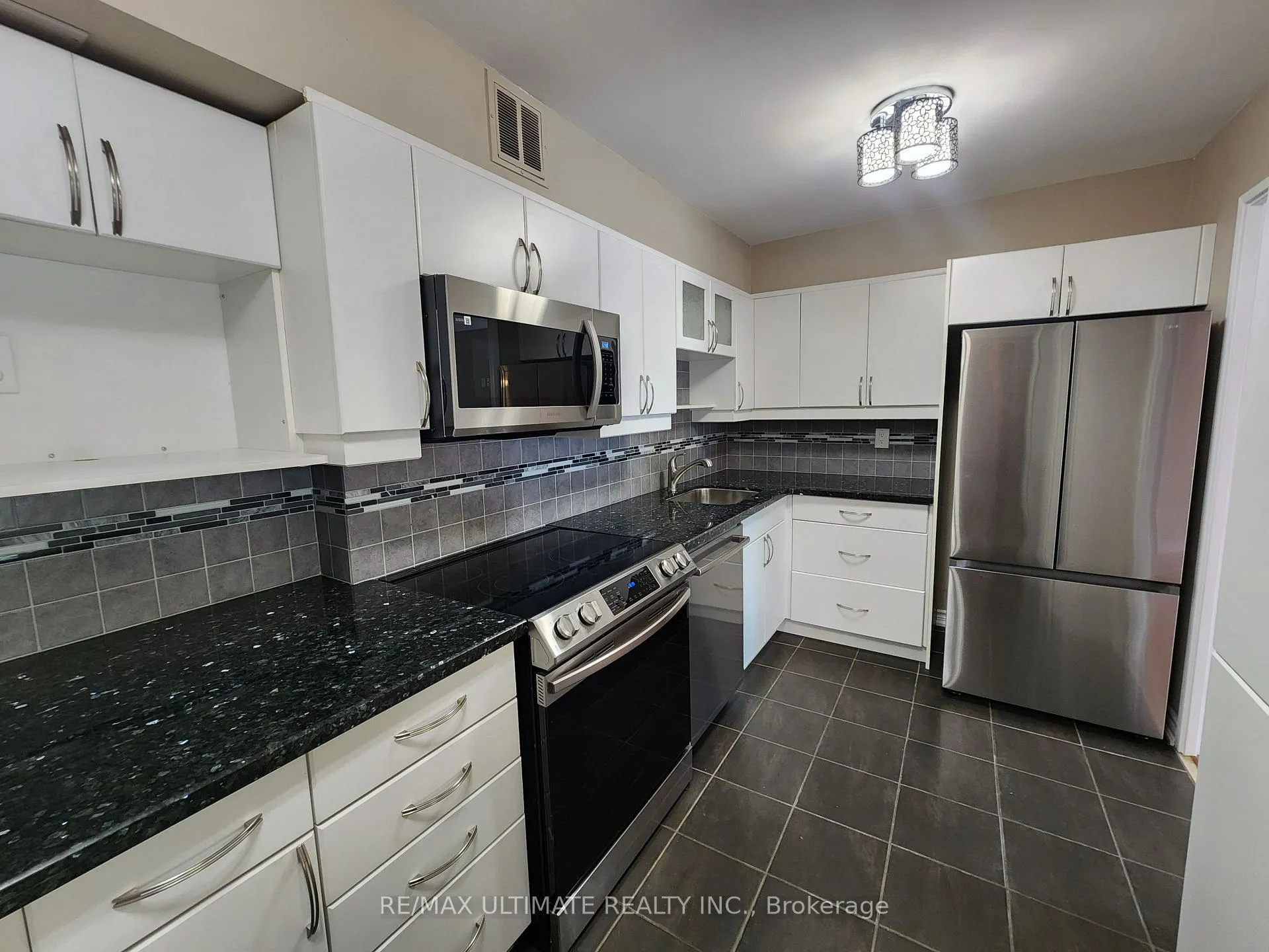 Photo 10 of Unit 309, 50 Inverlochy Boulevard, Markham, Royal Orchard — HOMEH