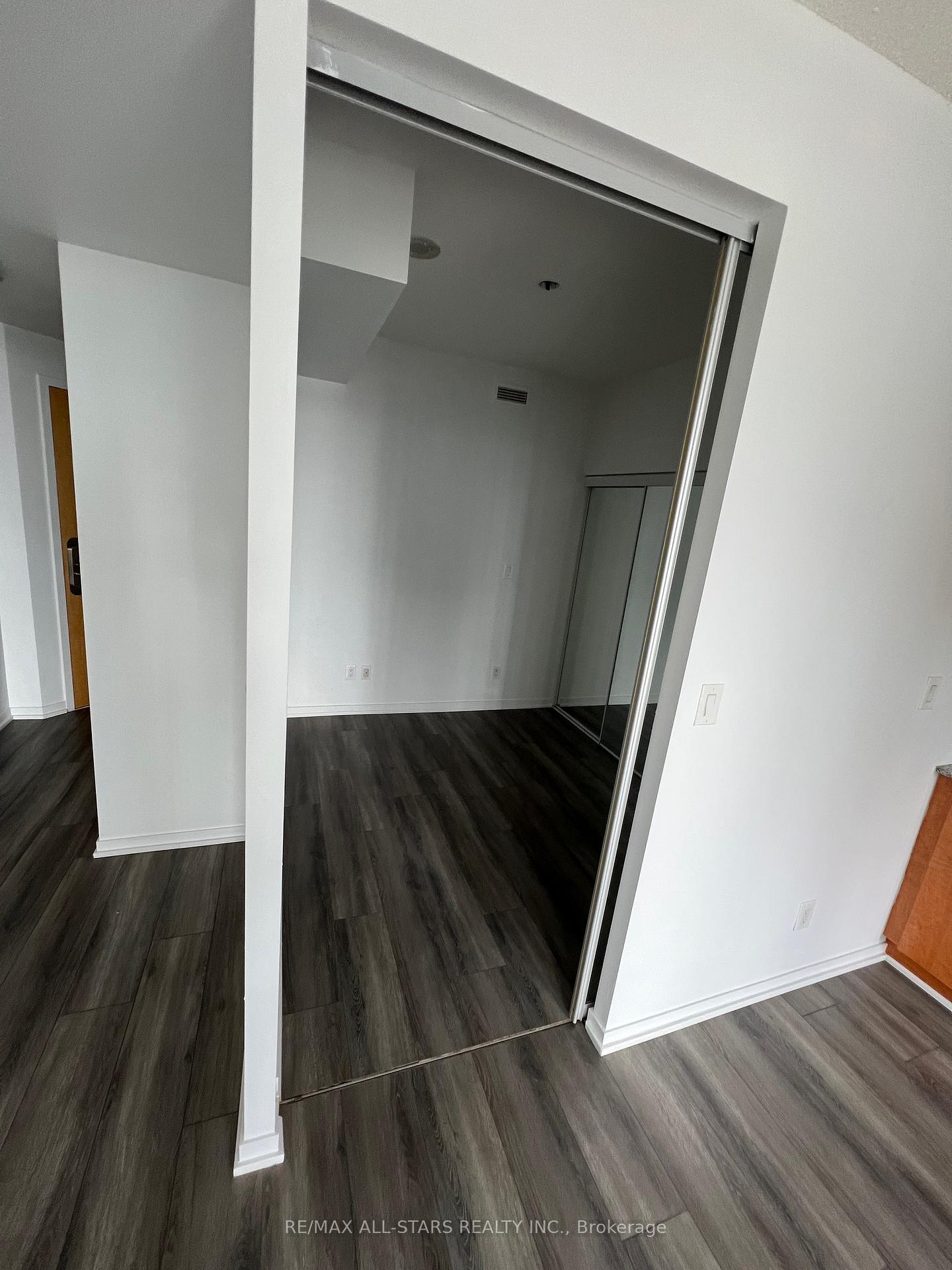 Photo 6 of Unit 3306, 55 Bremner Boulevard, Toronto, Waterfront Communities — HOMEH
