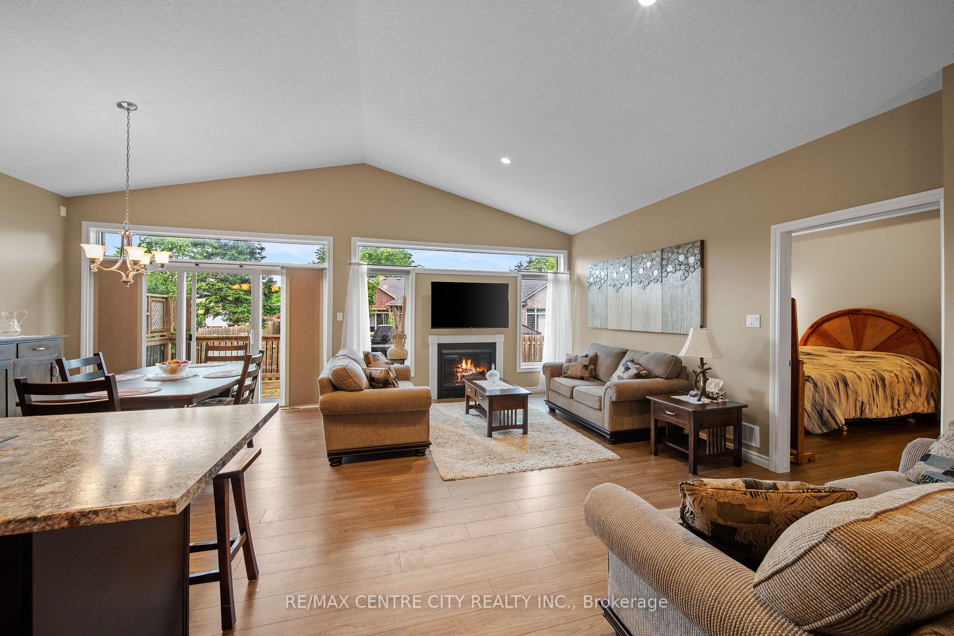 Photo 9 of Unit 12, 1 Vineden Drive, Central Elgin, Lynhurst — HOMEH