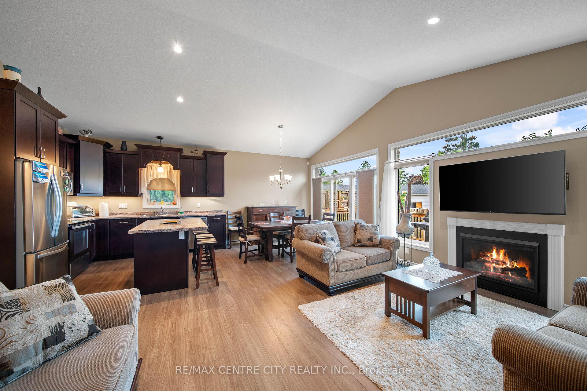 Photo 12 of Unit 12, 1 Vineden Drive, Central Elgin, Lynhurst — HOMEH