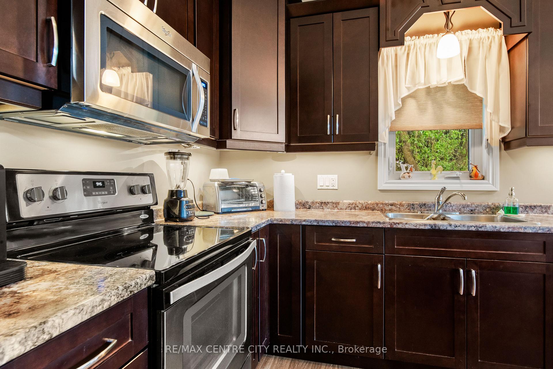 Photo 15 of Unit 12, 1 Vineden Drive, Central Elgin, Lynhurst — HOMEH